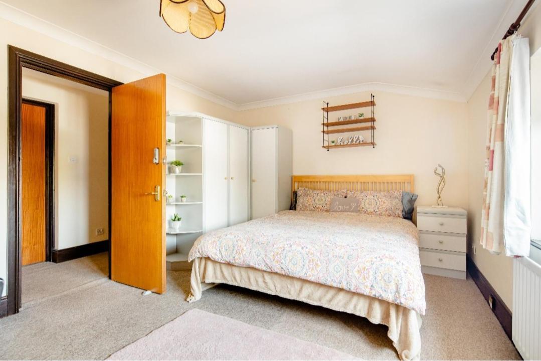Spacious Room 2 Mins From Station ロンドン エクステリア 写真