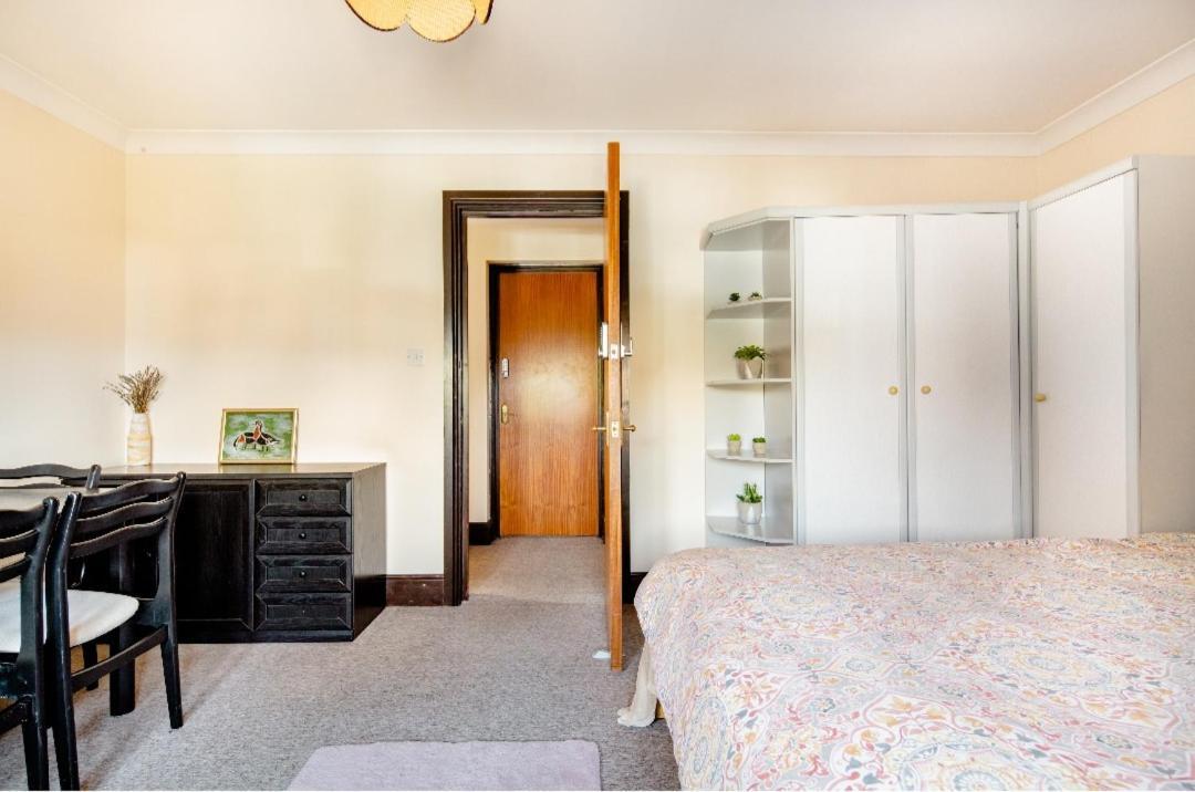 Spacious Room 2 Mins From Station ロンドン エクステリア 写真