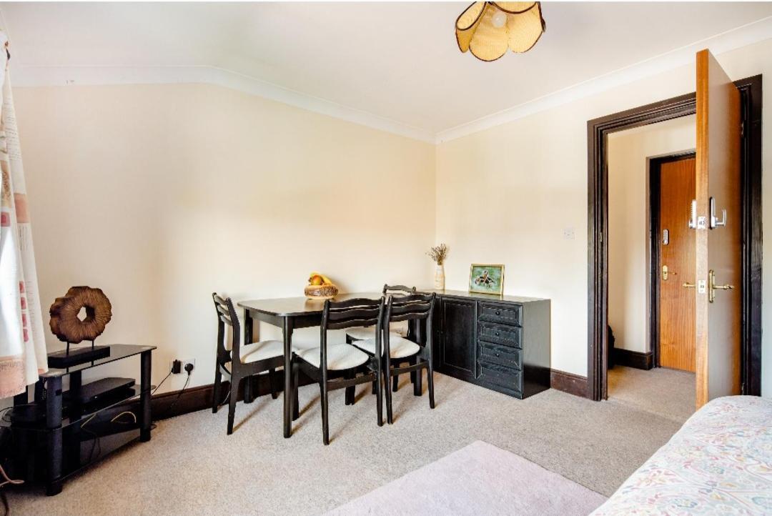 Spacious Room 2 Mins From Station ロンドン エクステリア 写真